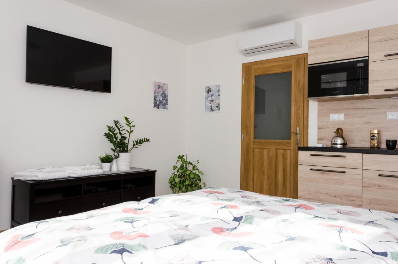 Apartmány u Kotačků Veverske Kninice Exterior foto